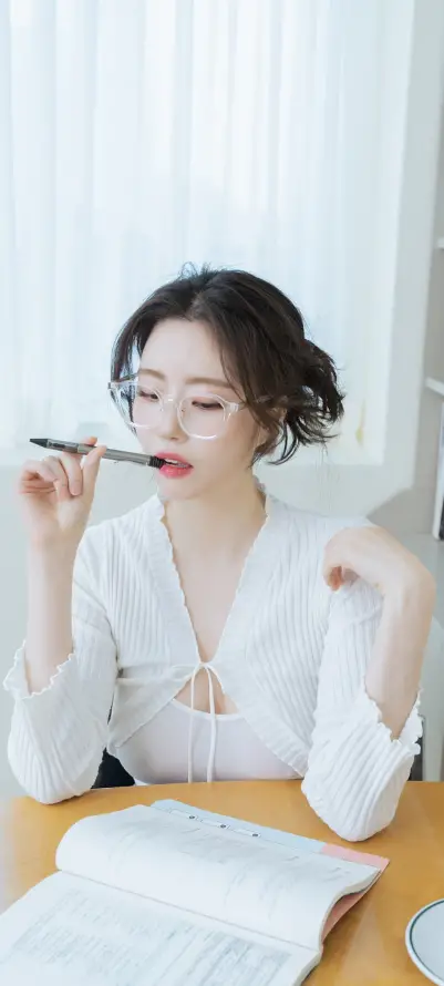 无码中文字幕av带剧情_亚洲熟女综合一区二区三区_亚洲日韩中文字幕无码一区